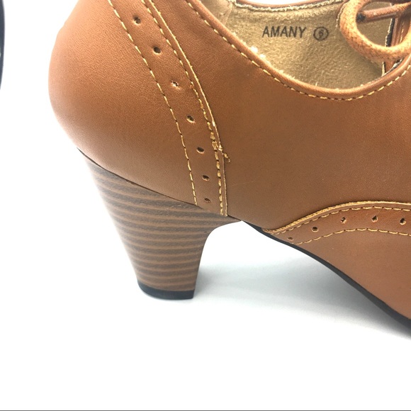 LAST PAIR! Oxford Brogue Heel Pumps - Round Toe in Tan - Picture 7 of 7